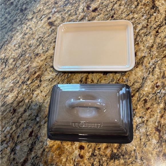 Le Creuset Stoneware Butter Dish UK, Flint - Picture 7 of 13